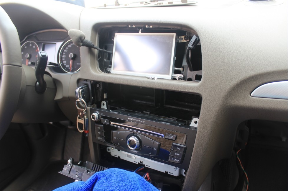 奧迪Q5原車屏升級(jí)導(dǎo)航