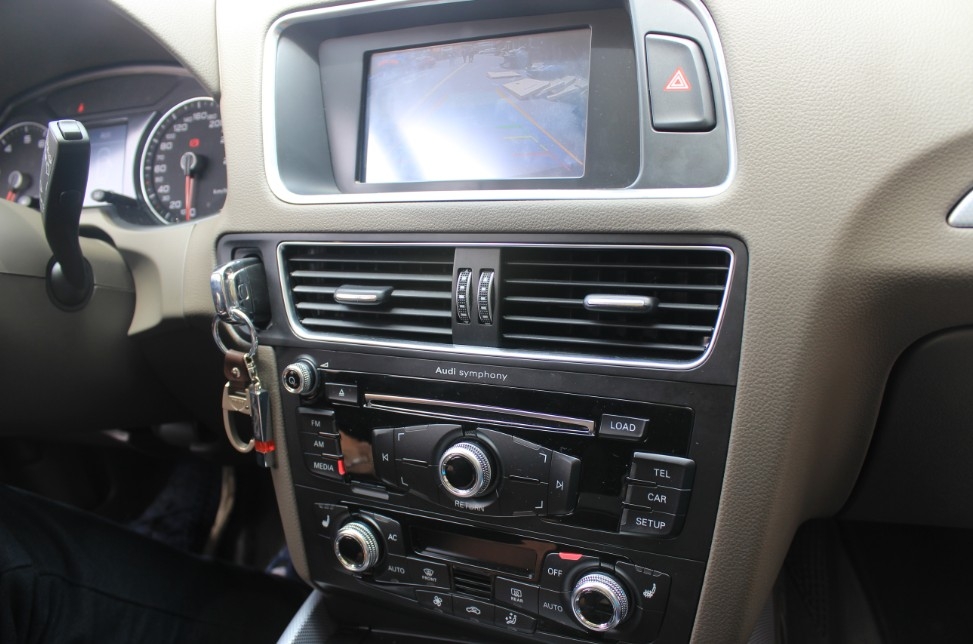 奧迪Q5原車屏升級(jí)導(dǎo)航