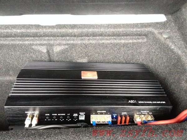 中山億豐行汽車音響改裝.風(fēng)雨無阻重音生——寶馬320Li汽車音響改裝美國霸克