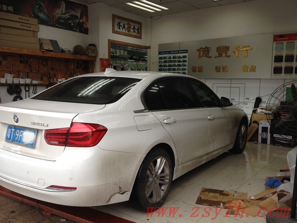 中山億豐行汽車音響改裝.風(fēng)雨無阻重音生——寶馬320Li汽車音響改裝美國霸克