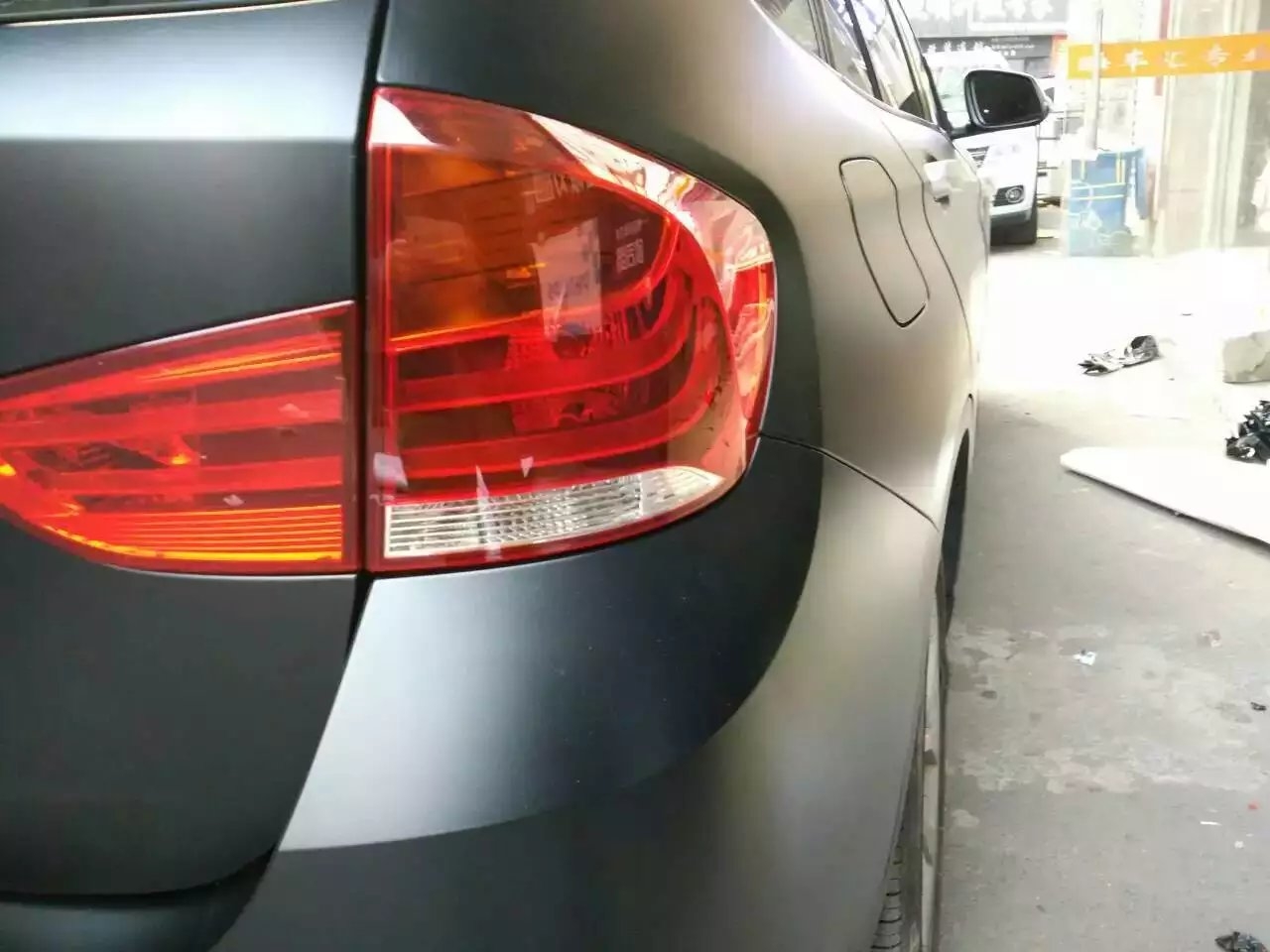 昆山寶馬X1貼亞光黑