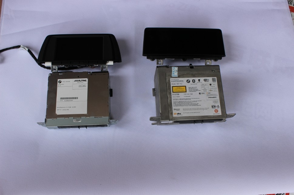 寶馬3系一輛原車屏升級，一輛加裝數(shù)字電視