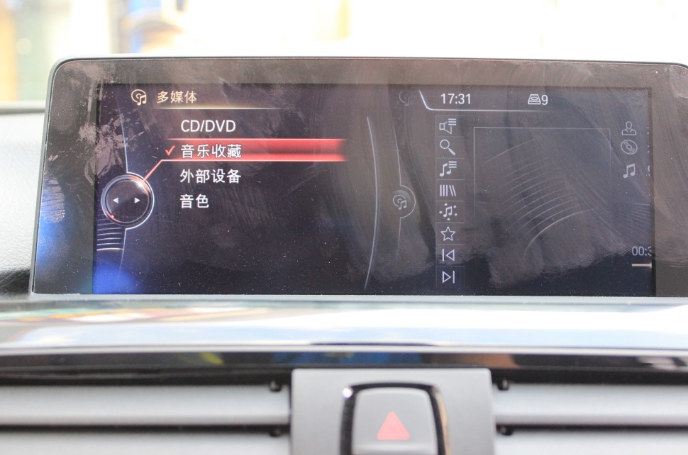 寶馬3系一輛原車屏升級，一輛加裝數(shù)字電視