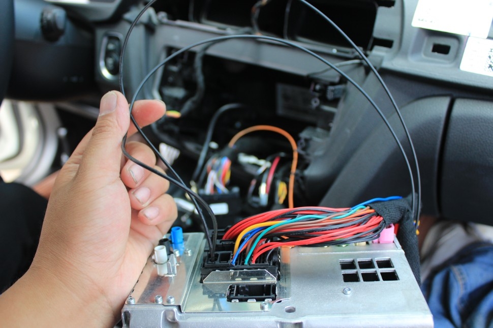 寶馬3系一輛原車屏升級，一輛加裝數(shù)字電視