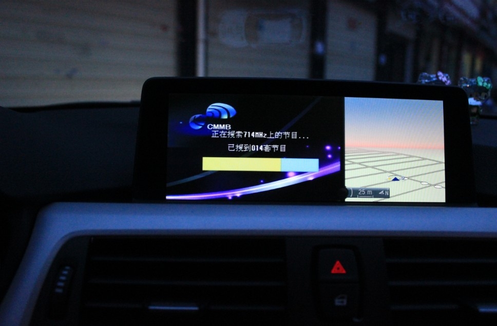 寶馬3系一輛原車屏升級，一輛加裝數(shù)字電視