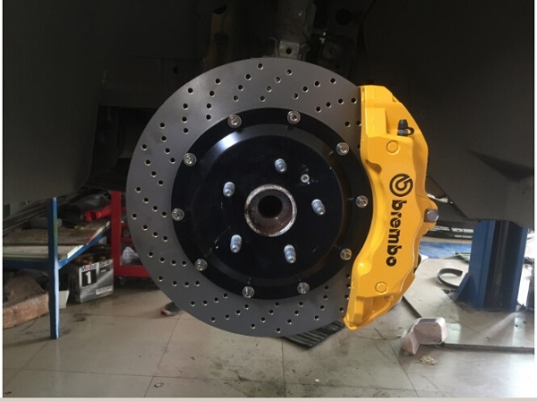 成都鑫迪克改装科迈罗大黄蜂改装LSD剪刀门，BREMBO刹车套件详细作业