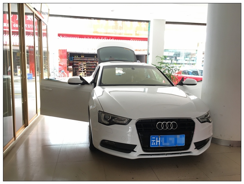 昆明奧迪A5導(dǎo)航安裝,奧迪A5實現(xiàn)凱立德導(dǎo)航、倒車影像軌跡功能！