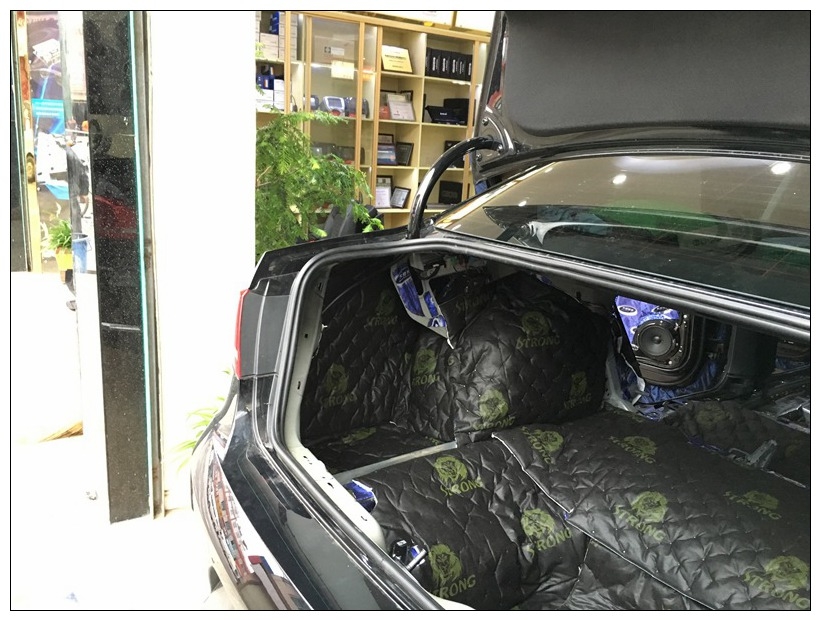 昆明大眾邁騰隔音降噪,汽車噪音解決就選大能隔音！