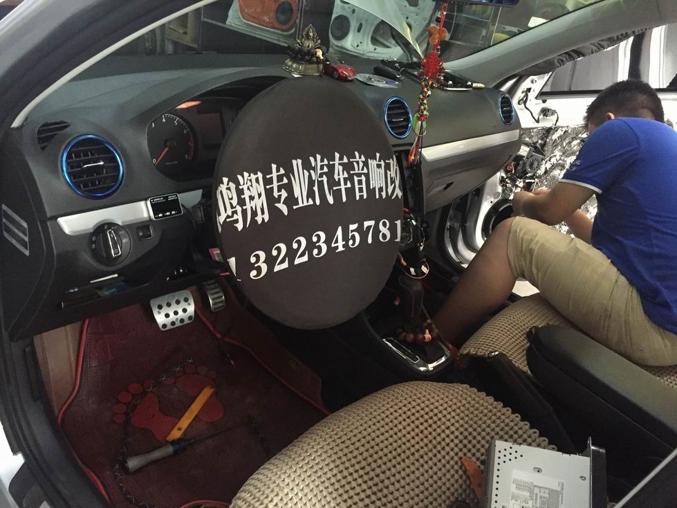 石家莊鴻翔專業(yè)汽車音響改裝新捷達(dá)意大利赫茲