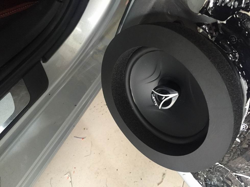 石家莊鴻翔專業(yè)汽車音響改裝新捷達(dá)意大利赫茲