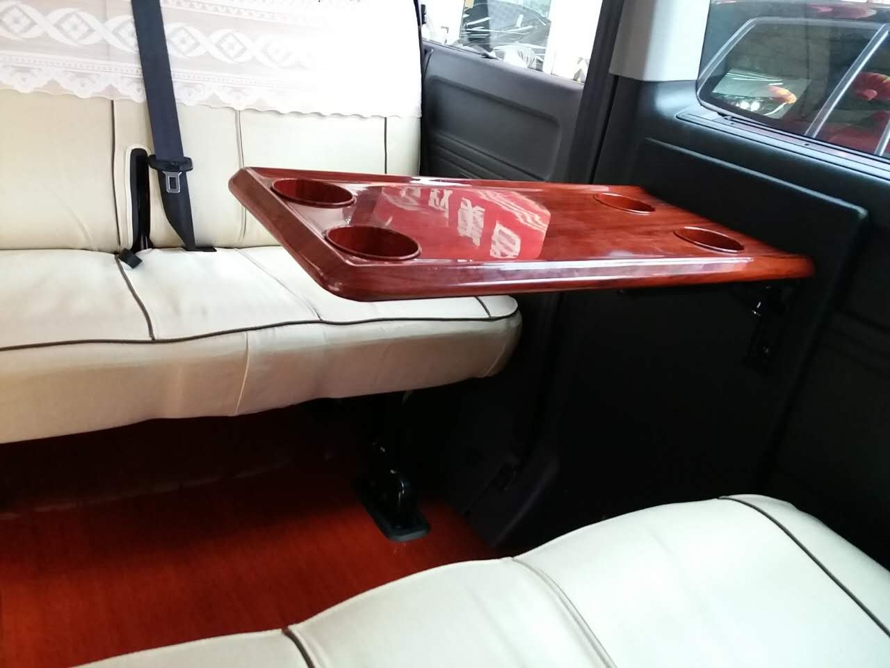 大眾凱路威商務(wù)車內(nèi)飾改裝