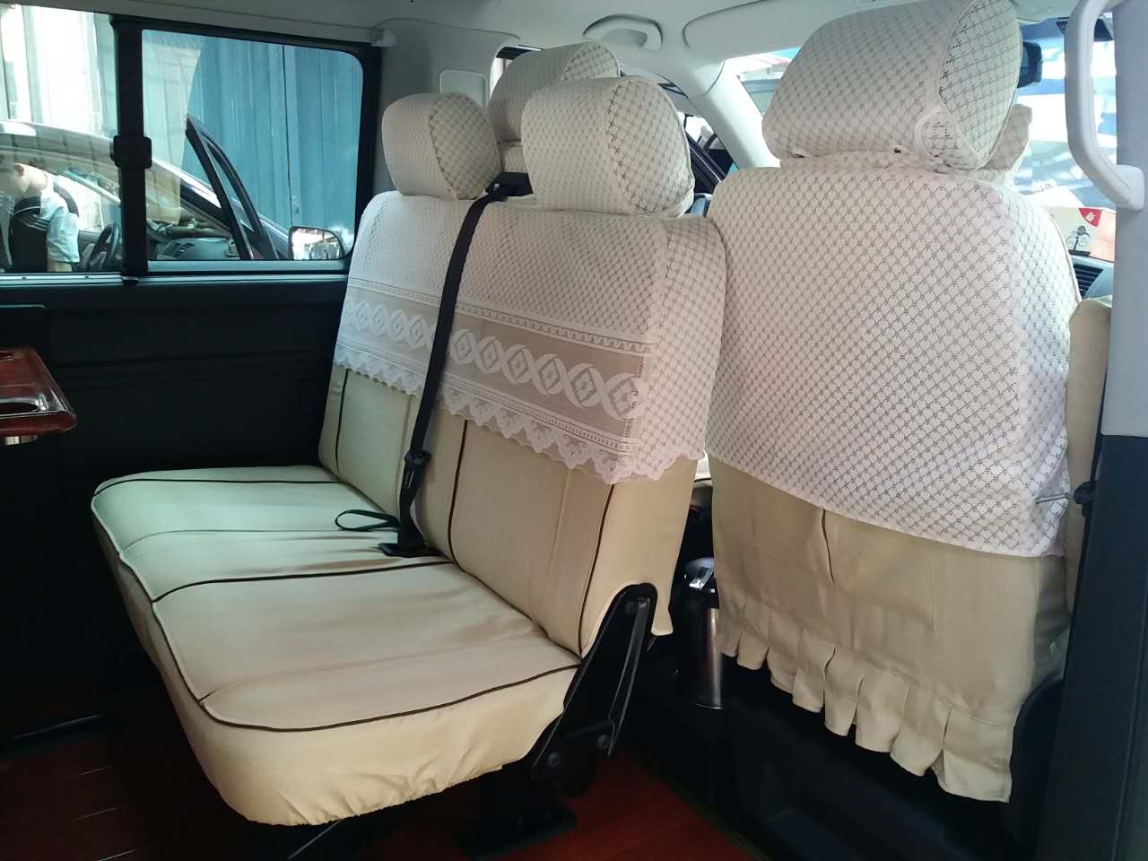 大眾凱路威商務(wù)車內(nèi)飾改裝