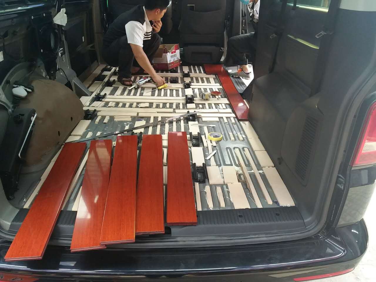大眾凱路威商務(wù)車內(nèi)飾改裝