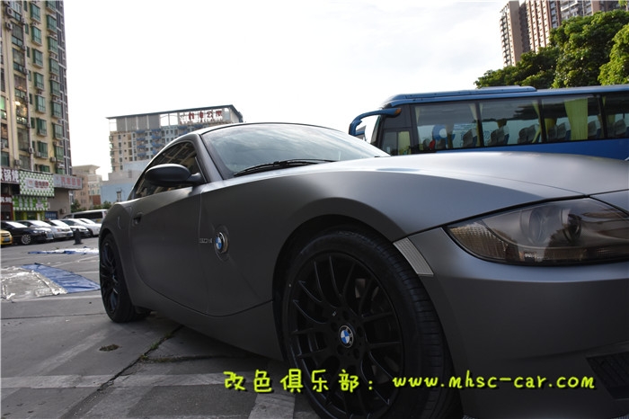 寶馬Z4貼膜改顏色 全車改色貼膜施工德國PWF電光金屬灰