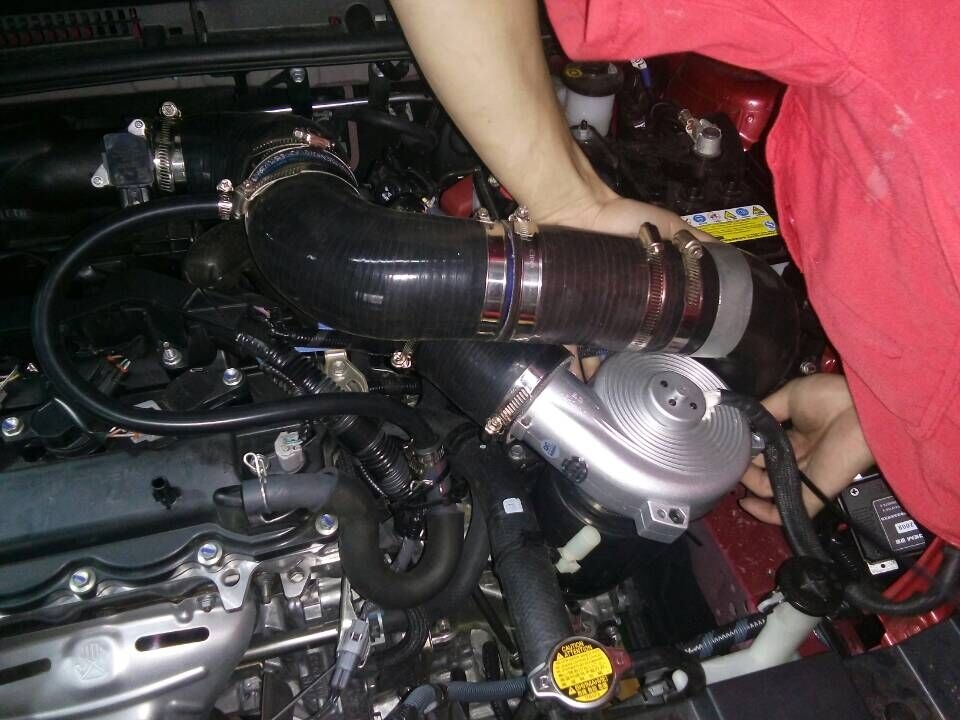 丰田威驰提升动力改装加装键程离心式电动涡轮增压器LX2008案例