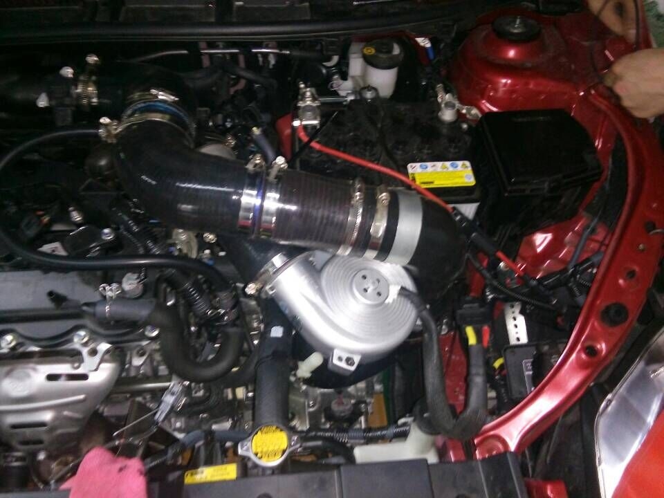 丰田威驰提升动力改装加装键程离心式电动涡轮增压器LX2008案例