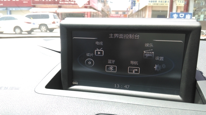 奧迪A1原車屏升級導(dǎo)航加裝行車記錄儀