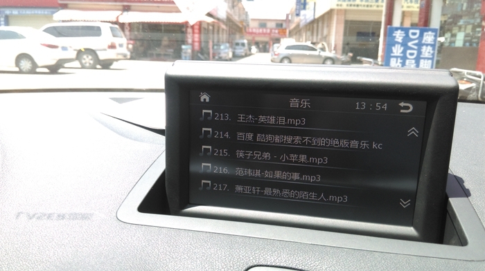 奧迪A1原車屏升級導(dǎo)航加裝行車記錄儀