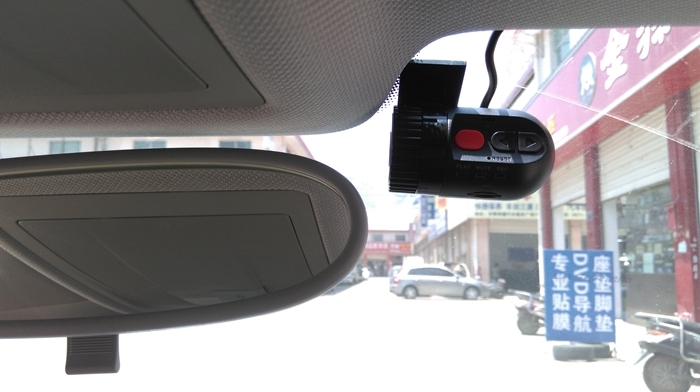 奧迪A1原車屏升級導(dǎo)航加裝行車記錄儀