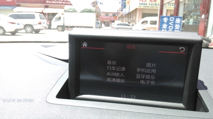 奧迪A1原車屏升級導(dǎo)航加裝行車記錄儀