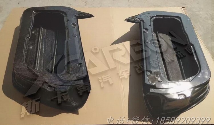 保時(shí)捷911改裝碳纖車門一對(duì)