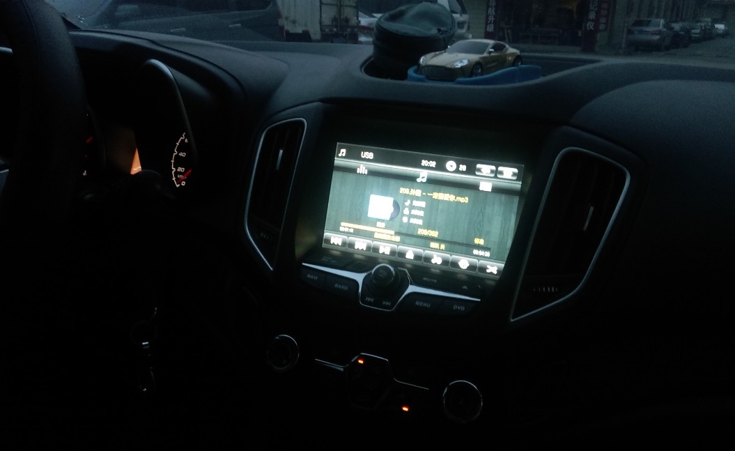 瑞虎5升級全球音導(dǎo)航隔音換喇叭加低音炮