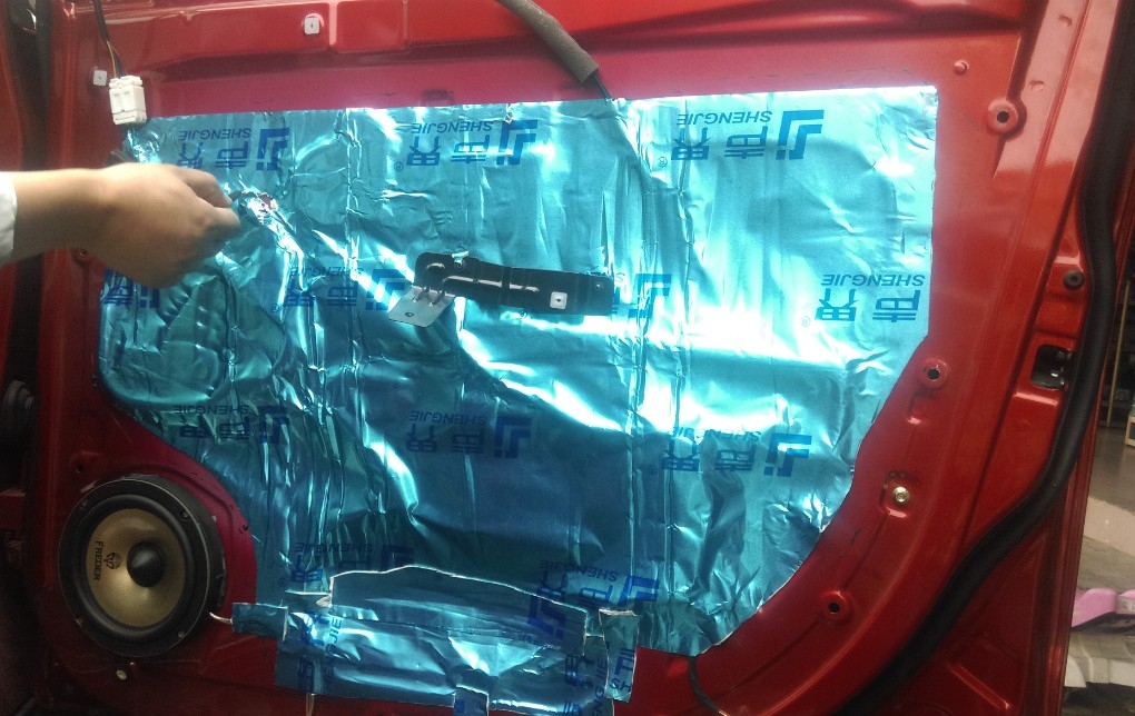 瑞虎5升級全球音導(dǎo)航隔音換喇叭加低音炮