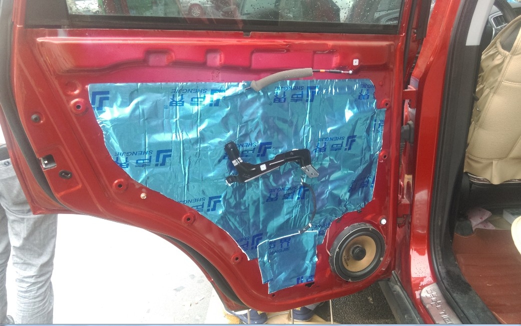 瑞虎5升級全球音導(dǎo)航隔音換喇叭加低音炮