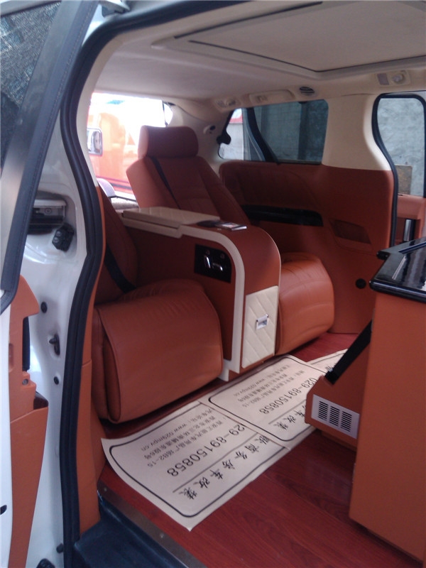豐田塞納--商務(wù)車?yán)锏姆秲? aid=
