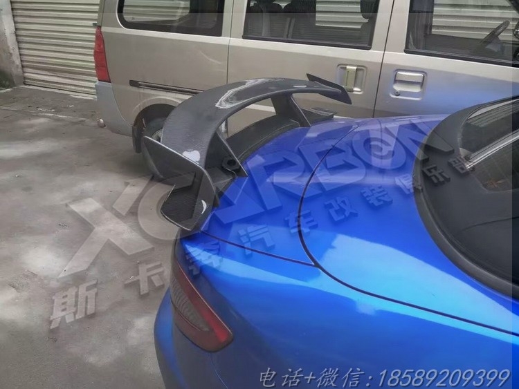 瑪莎拉蒂GT加裝mansory款碳纖維立體尾翼