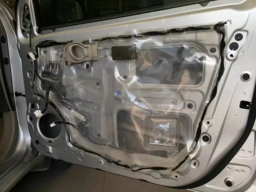 日產(chǎn)陽光音響改裝弗雷斯喇叭+中道隔音－南寧途悅音響