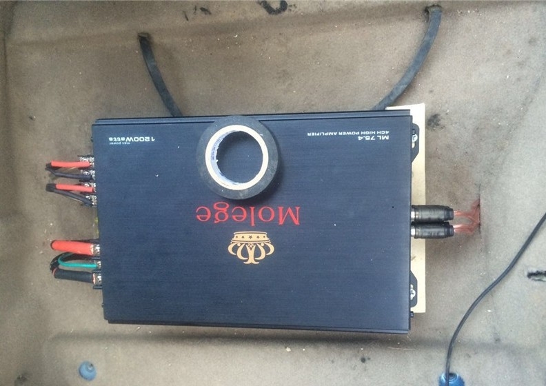 五菱宏光S加裝喇叭低音炮，做車們隔音