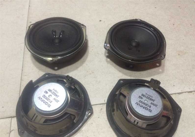 五菱宏光S加裝喇叭低音炮，做車們隔音