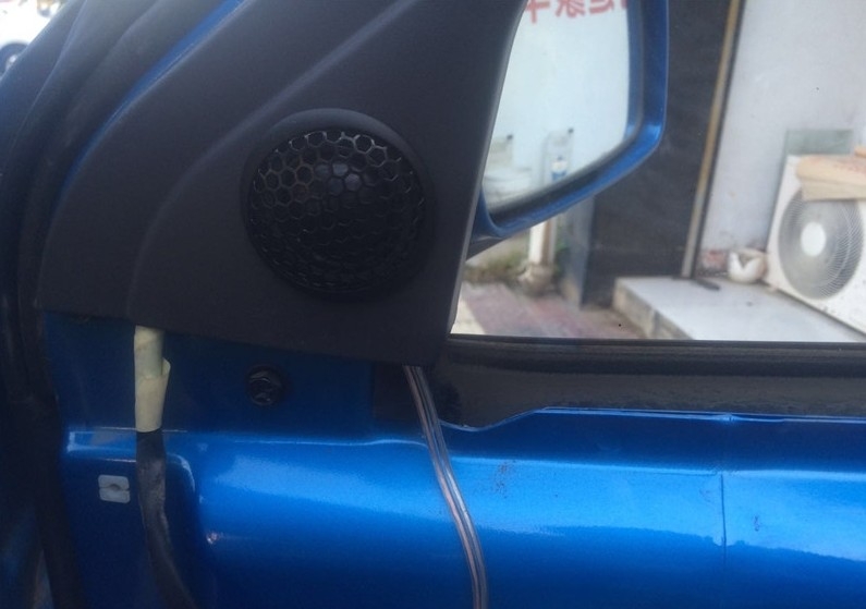 五菱宏光S加裝喇叭低音炮，做車們隔音