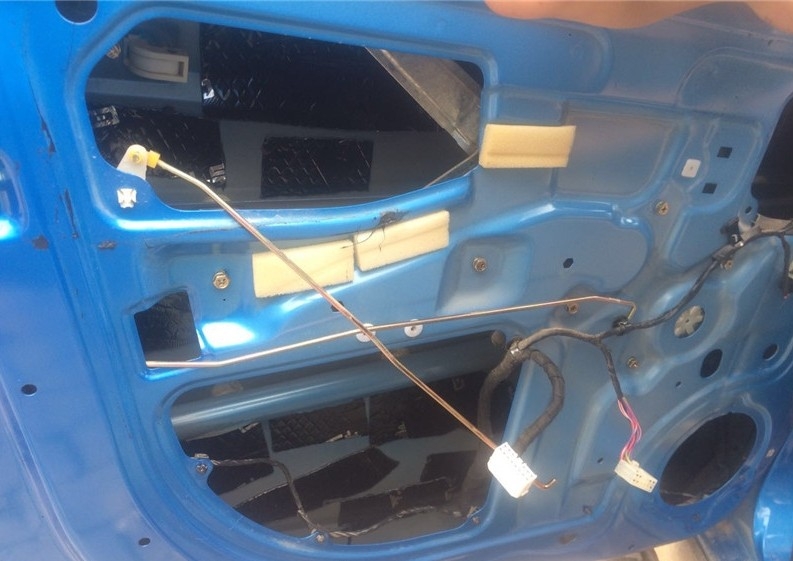 五菱宏光S加裝喇叭低音炮，做車們隔音