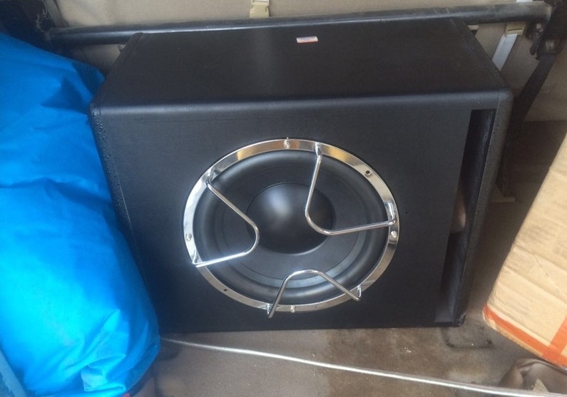 五菱宏光S加裝喇叭低音炮，做車們隔音