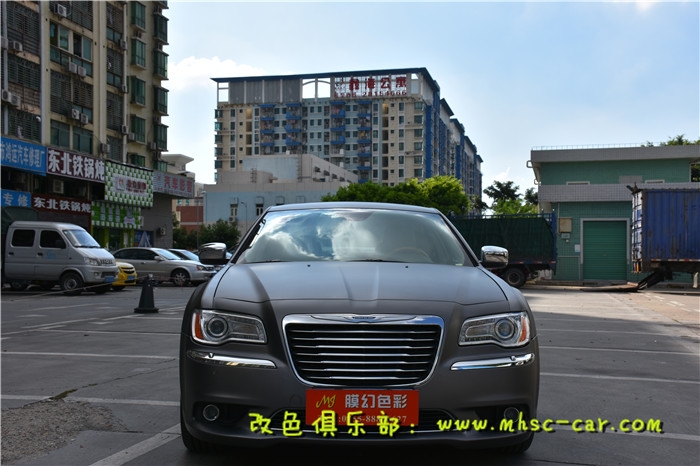 克萊斯勒300C全車貼膜改色深圳膜幻色彩改色實體店