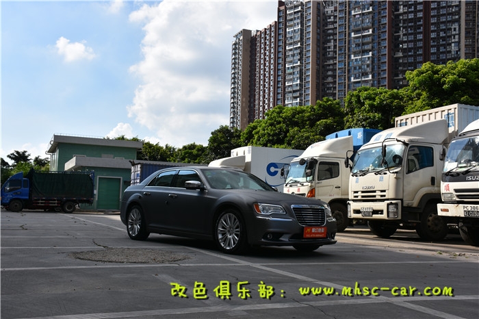 克萊斯勒300C全車貼膜改色深圳膜幻色彩改色實體店