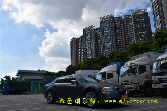 克萊斯勒300C全車貼膜改色深圳膜幻色彩改色實體店