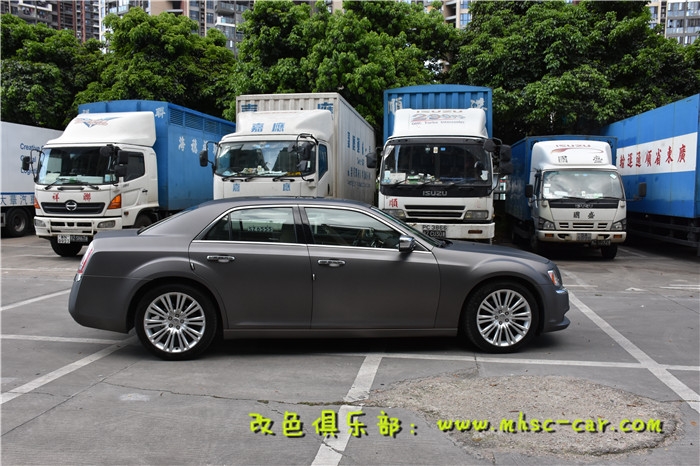 克萊斯勒300C全車貼膜改色深圳膜幻色彩改色實體店