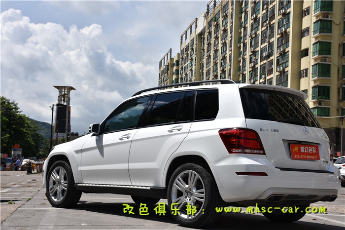 奔馳GLK車漆改顏色全車貼膜改色施工韓國LG極光白