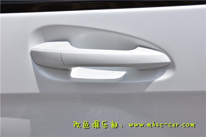 奔馳GLK車漆改顏色全車貼膜改色施工韓國LG極光白