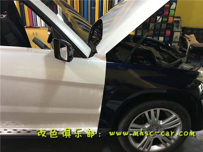 奔馳GLK車漆改顏色全車貼膜改色施工韓國LG極光白