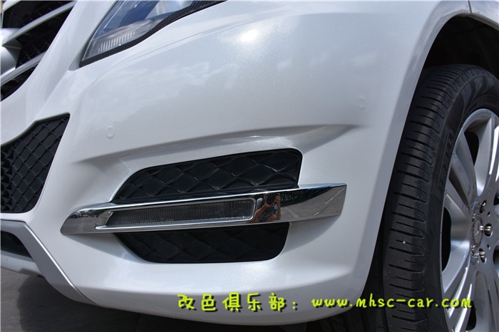 奔馳GLK車漆改顏色全車貼膜改色施工韓國LG極光白