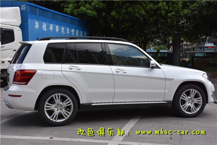 奔馳GLK車漆改顏色全車貼膜改色施工韓國LG極光白