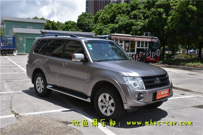 三菱帕杰羅貼膜改色深圳車衣裳膜幻色彩貼膜改色實(shí)體店出品