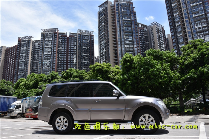 三菱帕杰羅貼膜改色深圳車衣裳膜幻色彩貼膜改色實(shí)體店出品