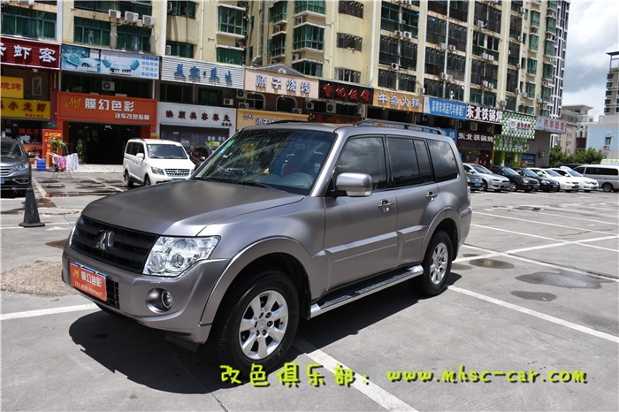 三菱帕杰羅貼膜改色深圳車衣裳膜幻色彩貼膜改色實(shí)體店出品
