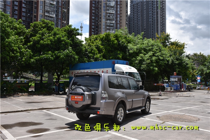 三菱帕杰羅貼膜改色深圳車衣裳膜幻色彩貼膜改色實(shí)體店出品