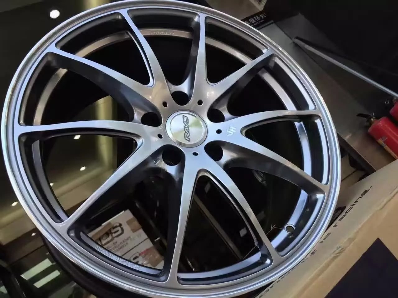 全新 ND色， 日本 鍛造 RAYS  G25 ? 19寸